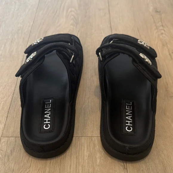 Quilted Grained CC Slide Sandals - Picture 3 of 4